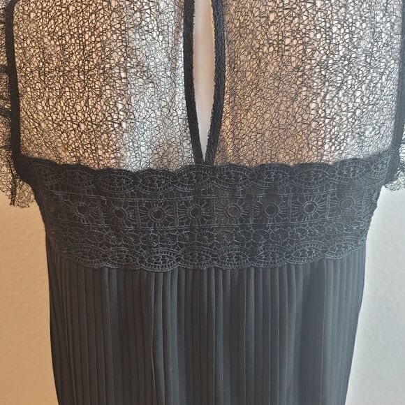 NANETTE LEPORE Pleated Blouse With Lace Detail - Picture 7 of 9